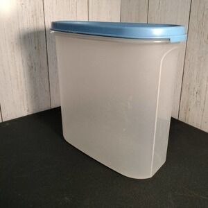 Tupperware Modular Mate Oval 3  #1613 w/  Lt. blue seal #1616 vintage  (E4)